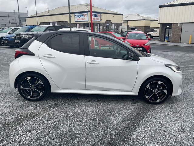 2024 TOYOTA YARIS - Photo 3