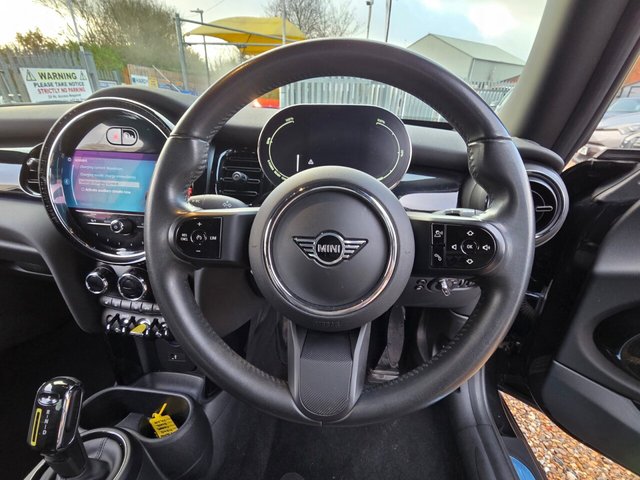 2022 MINI Electric Hatch - Photo 11