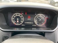 USED 2020 20 LAND ROVER DISCOVERY 3.0 SD V6 HSE SUV, Blue, 65,000 miles, Euro 6 ULEZ Diesel, Automatic ,4WD, Leather, Panoramic roof, Sat Nav, Rear camera, 20 Inch Alloys great spec. This 2020 Land Rover Discovery SD V6 HSE boasts a full dealership service history, with its last service completed on 13th January 2025 at 51,977 miles, ensuring excellent provenance. This capable seven seat, four wheel drive vehicle is powered by a 3.0 litre Euro 6 diesel engine, offering a compelling blend of performance and efficiency. Notable features include an electrically deployable towbar, a sliding front sunroof paired with a fixed rear panoramic roof, and the advanced Terrain Response