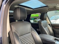 USED 2020 20 LAND ROVER DISCOVERY 3.0 SD V6 HSE SUV, Blue, 65,000 miles, Euro 6 ULEZ Diesel, Automatic ,4WD, Leather, Panoramic roof, Sat Nav, Rear camera, 20 Inch Alloys great spec. This 2020 Land Rover Discovery SD V6 HSE boasts a full dealership service history, with its last service completed on 13th January 2025 at 51,977 miles, ensuring excellent provenance. This capable seven seat, four wheel drive vehicle is powered by a 3.0 litre Euro 6 diesel engine, offering a compelling blend of performance and efficiency. Notable features include an electrically deployable towbar, a sliding front sunroof paired with a fixed rear panoramic roof, and the advanced Terrain Response
