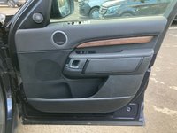 USED 2020 20 LAND ROVER DISCOVERY 3.0 SD V6 HSE SUV, Blue, 65,000 miles, Euro 6 ULEZ Diesel, Automatic ,4WD, Leather, Panoramic roof, Sat Nav, Rear camera, 20 Inch Alloys great spec. This 2020 Land Rover Discovery SD V6 HSE boasts a full dealership service history, with its last service completed on 13th January 2025 at 51,977 miles, ensuring excellent provenance. This capable seven seat, four wheel drive vehicle is powered by a 3.0 litre Euro 6 diesel engine, offering a compelling blend of performance and efficiency. Notable features include an electrically deployable towbar, a sliding front sunroof paired with a fixed rear panoramic roof, and the advanced Terrain Response