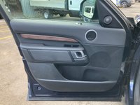 USED 2020 20 LAND ROVER DISCOVERY 3.0 SD V6 HSE SUV, Blue, 65,000 miles, Euro 6 ULEZ Diesel, Automatic ,4WD, Leather, Panoramic roof, Sat Nav, Rear camera, 20 Inch Alloys great spec. This 2020 Land Rover Discovery SD V6 HSE boasts a full dealership service history, with its last service completed on 13th January 2025 at 51,977 miles, ensuring excellent provenance. This capable seven seat, four wheel drive vehicle is powered by a 3.0 litre Euro 6 diesel engine, offering a compelling blend of performance and efficiency. Notable features include an electrically deployable towbar, a sliding front sunroof paired with a fixed rear panoramic roof, and the advanced Terrain Response