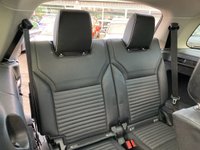 USED 2020 20 LAND ROVER DISCOVERY 3.0 SD V6 HSE SUV, Blue, 65,000 miles, Euro 6 ULEZ Diesel, Automatic ,4WD, Leather, Panoramic roof, Sat Nav, Rear camera, 20 Inch Alloys great spec. This 2020 Land Rover Discovery SD V6 HSE boasts a full dealership service history, with its last service completed on 13th January 2025 at 51,977 miles, ensuring excellent provenance. This capable seven seat, four wheel drive vehicle is powered by a 3.0 litre Euro 6 diesel engine, offering a compelling blend of performance and efficiency. Notable features include an electrically deployable towbar, a sliding front sunroof paired with a fixed rear panoramic roof, and the advanced Terrain Response