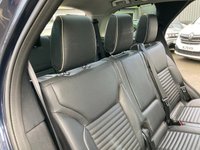 USED 2020 20 LAND ROVER DISCOVERY 3.0 SD V6 HSE SUV, Blue, 65,000 miles, Euro 6 ULEZ Diesel, Automatic ,4WD, Leather, Panoramic roof, Sat Nav, Rear camera, 20 Inch Alloys great spec. This 2020 Land Rover Discovery SD V6 HSE boasts a full dealership service history, with its last service completed on 13th January 2025 at 51,977 miles, ensuring excellent provenance. This capable seven seat, four wheel drive vehicle is powered by a 3.0 litre Euro 6 diesel engine, offering a compelling blend of performance and efficiency. Notable features include an electrically deployable towbar, a sliding front sunroof paired with a fixed rear panoramic roof, and the advanced Terrain Response