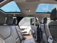USED 2020 20 LAND ROVER DISCOVERY 3.0 SD V6 HSE SUV, Blue, 65,000 miles, Euro 6 ULEZ Diesel, Automatic ,4WD, Leather, Panoramic roof, Sat Nav, Rear camera, 20 Inch Alloys great spec. This 2020 Land Rover Discovery SD V6 HSE boasts a full dealership service history, with its last service completed on 13th January 2025 at 51,977 miles, ensuring excellent provenance. This capable seven seat, four wheel drive vehicle is powered by a 3.0 litre Euro 6 diesel engine, offering a compelling blend of performance and efficiency. Notable features include an electrically deployable towbar, a sliding front sunroof paired with a fixed rear panoramic roof, and the advanced Terrain Response