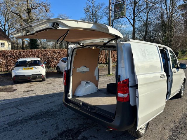 2022 Mercedes-Benz VITO - Photo 2