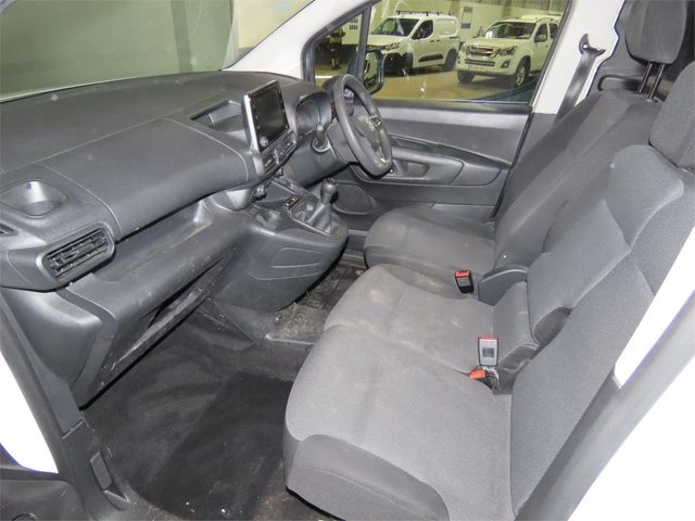 2021 Vauxhall Combo 1.5L Edition 4dr - Photo 8