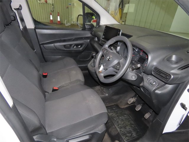 2021 Vauxhall Combo 1.5L Edition 4dr - Photo 3
