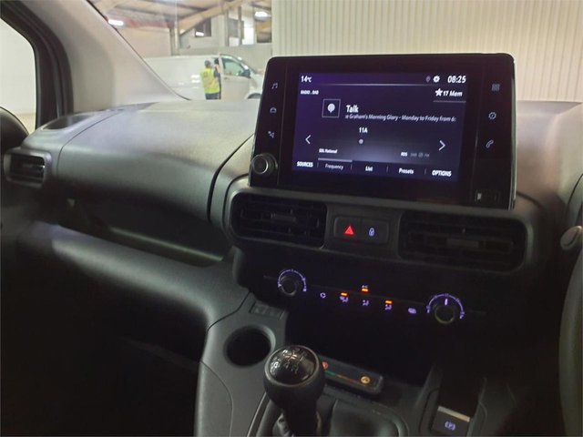 2021 Vauxhall Combo 1.5L Edition 4dr - Photo 10