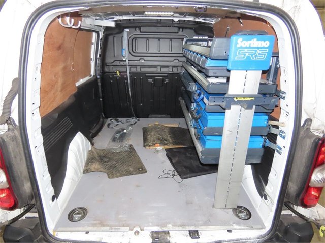 2021 Vauxhall Combo 1.5L Edition 4dr - Photo 11