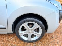 USED 2013 63 PEUGEOT 3008 1.6 e-HDi Allure SUV 5dr Diesel AUTOMATIC Superb Value AUTOMATIC with a FSH