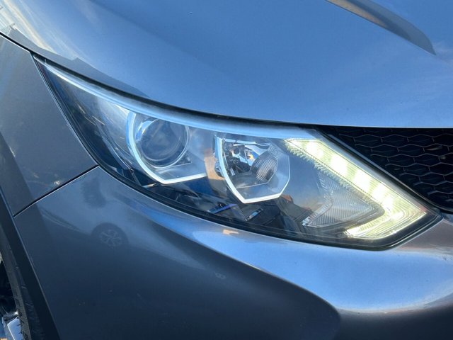 2015 NISSAN QASHQAI 2015 1.5 dCi n-tec+ SUV 5dr Diesel Manual 2WD Euro 5 (s/s) (110 ps) - Photo 11