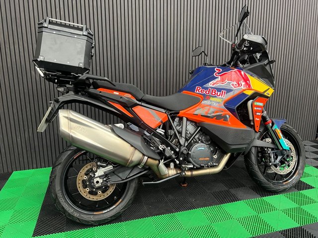View our KTM 1290 SUPER ADVENTURE S