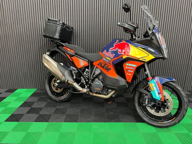 View our KTM 1290 SUPER ADVENTURE S