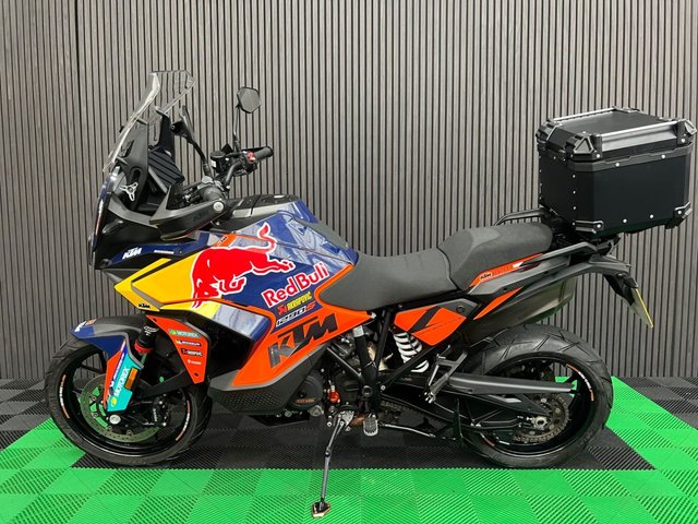 View our KTM 1290 SUPER ADVENTURE S