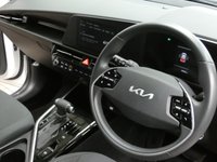 USED 2022 72 KIA NIRO 1.6h GDi 2 SUV 5dr Petrol Hybrid DCT Euro 6 (s/s) (139 bhp) Apple Car Play Android Auto Reversing Camera Parking Sensors 1 Owner Excellent Service History Warranty