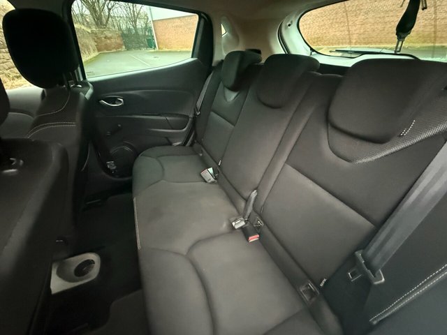 2019 Renault Clio 0.9L Iconic 5dr - Photo 11