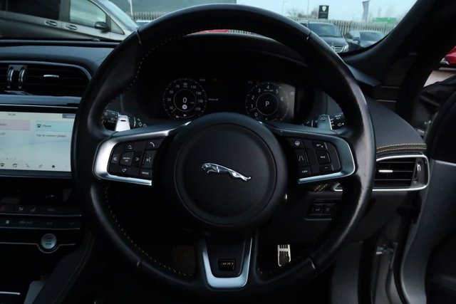 2020 Jaguar F-Pace 2L 300 Sport 5dr - Photo 11