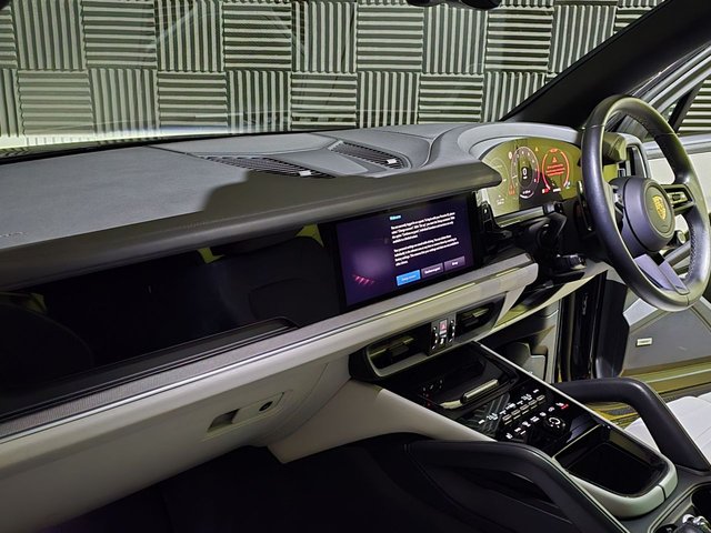 2024 PORSCHE CAYENNE - Photo 10