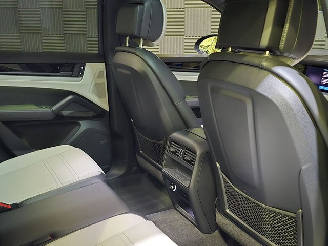 2024 PORSCHE CAYENNE - Photo 12