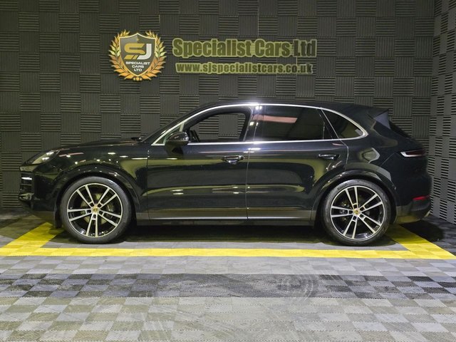 2024 PORSCHE CAYENNE - Photo 2
