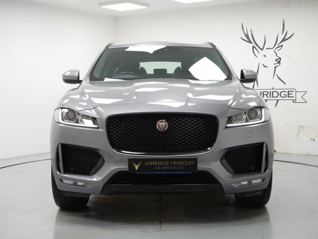 2020 JAGUAR F-PACE - Photo 2
