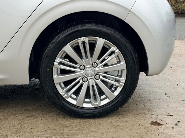 2018 Peugeot 208 1.2L Allure 5dr - Photo 4