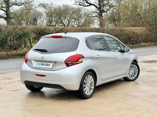 2018 Peugeot 208 1.2L Allure 5dr - Photo 6