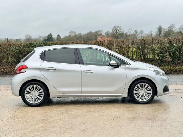 2018 Peugeot 208 1.2L Allure 5dr - Photo 8