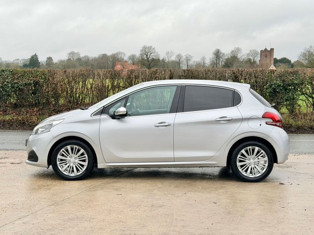 2018 Peugeot 208 1.2L Allure 5dr - Photo 9
