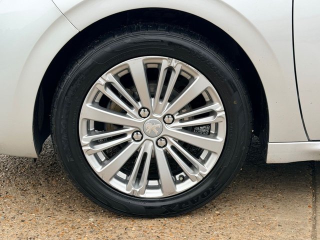 2018 Peugeot 208 1.2L Allure 5dr - Photo 12