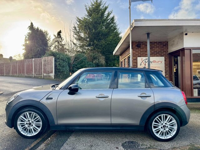 2017 MINI Hatch 1.5L Cooper 5dr - Photo 11