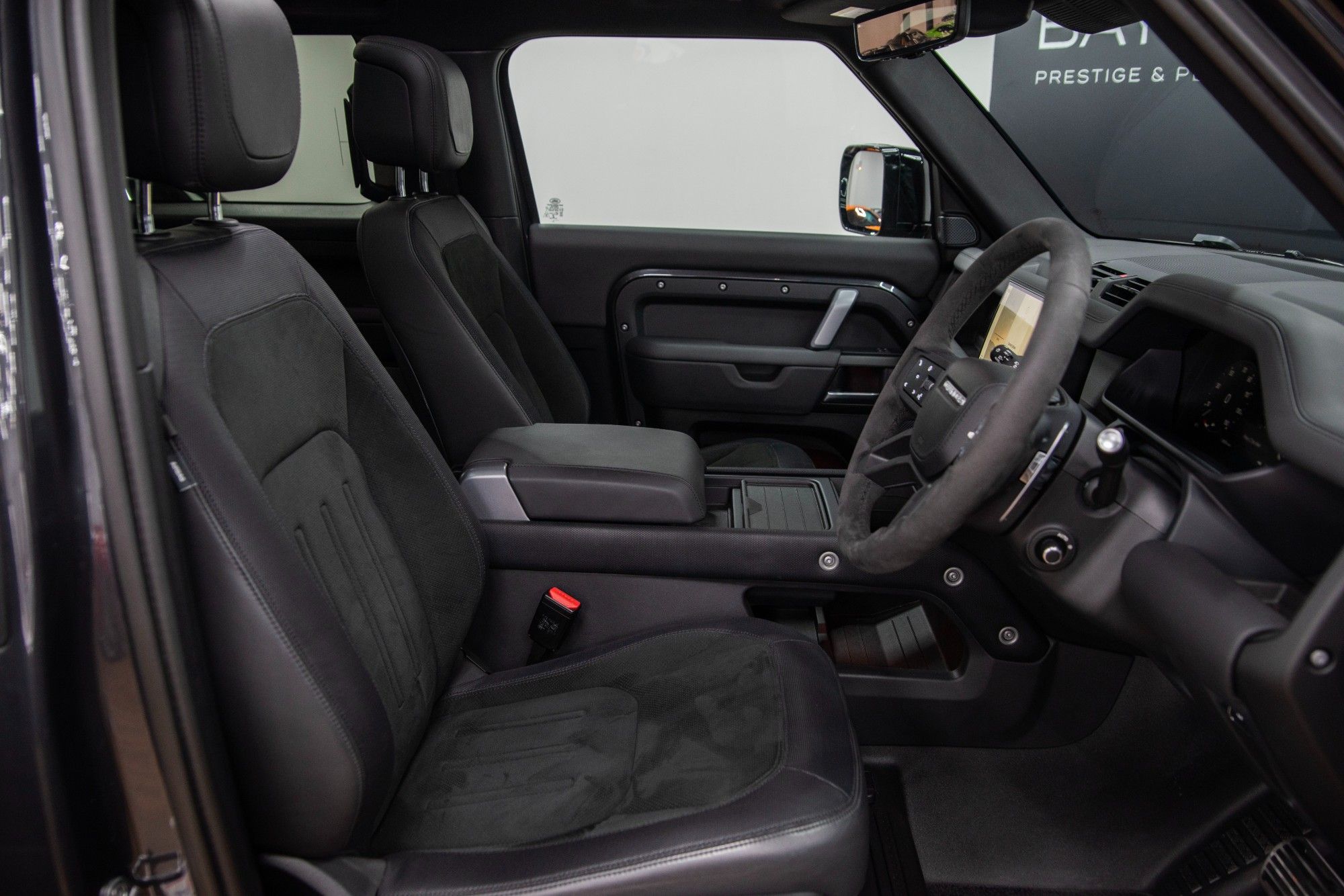 USED 2023 23 LAND ROVER DEFENDER 5.0 P525 V8 SUV  
