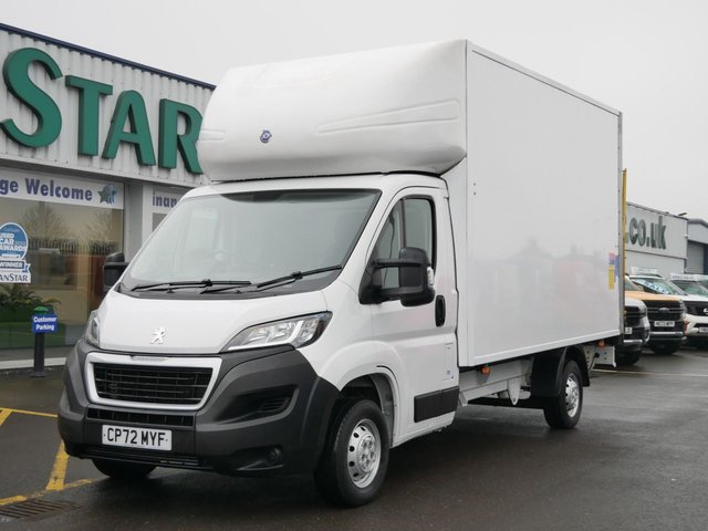 View our Peugeot Boxer 335 2.2 BLUEHDI 140 BHP L4 X-LONG LUTON + LIFT