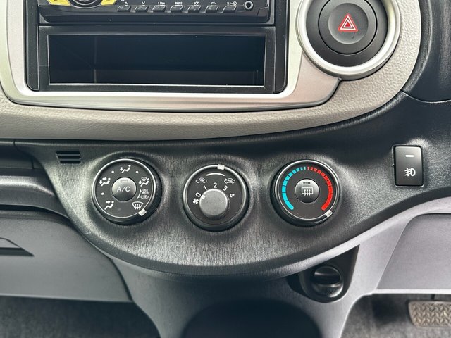 2012 TOYOTA YARIS 1.3 Automatic JDM Petrol Hatchback Silver 5dr - Photo 11