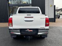 USED 2017 TOYOTA HI-LUX 2.4 D-4D Invincible Pickup Double Cab 4dr Diesel Manual 4WD Euro 6 (s/s) (TSS, 3.5t) (150 ps) 