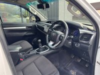 USED 2017 TOYOTA HI-LUX 2.4 D-4D Invincible Pickup Double Cab 4dr Diesel Manual 4WD Euro 6 (s/s) (TSS, 3.5t) (150 ps) 