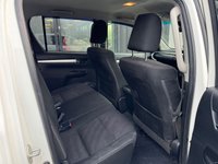 USED 2017 TOYOTA HI-LUX 2.4 D-4D Invincible Pickup Double Cab 4dr Diesel Manual 4WD Euro 6 (s/s) (TSS, 3.5t) (150 ps) 