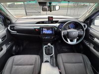 USED 2017 TOYOTA HI-LUX 2.4 D-4D Invincible Pickup Double Cab 4dr Diesel Manual 4WD Euro 6 (s/s) (TSS, 3.5t) (150 ps) 