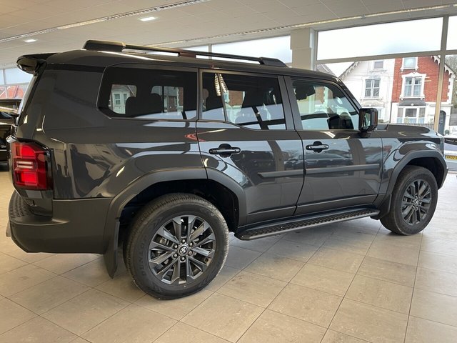 View our TOYOTA LAND CRUISER