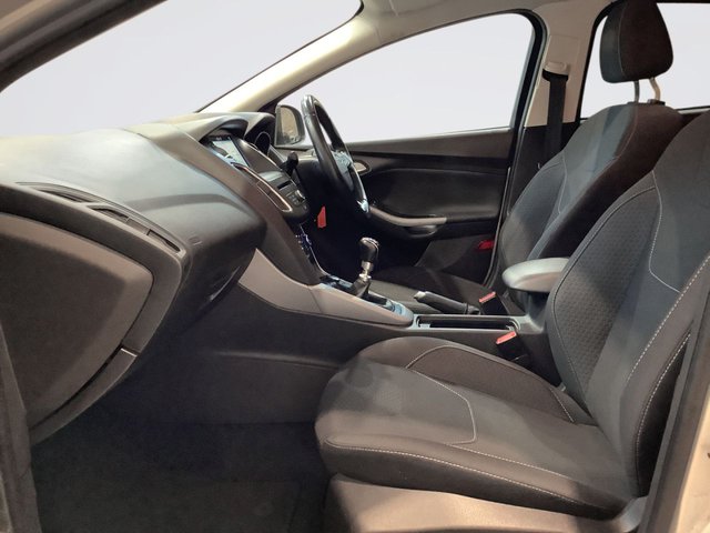 2017 Ford Focus - Photo 12