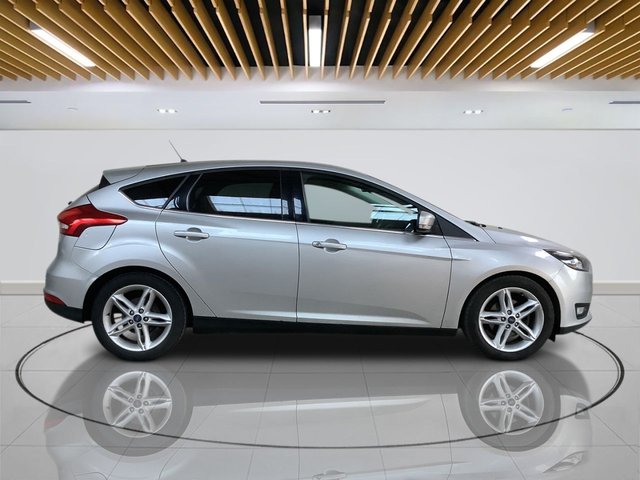 2017 Ford Focus - Photo 8