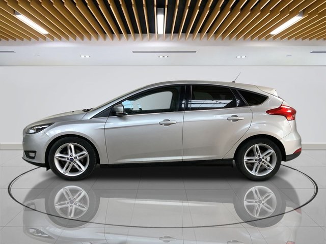 2017 Ford Focus - Photo 4