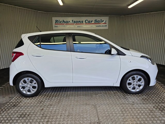 2015 HYUNDAI I10 - Photo 2