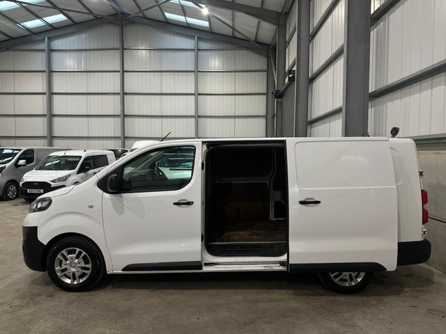 2021 VAUXHALL VIVARO - Photo 10