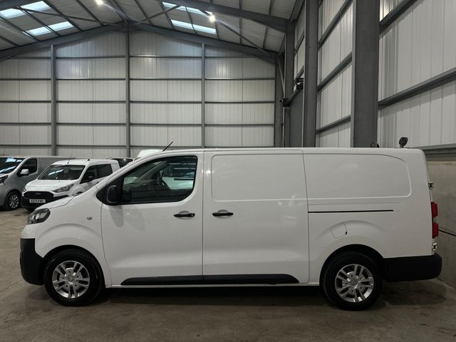 2021 VAUXHALL VIVARO - Photo 9