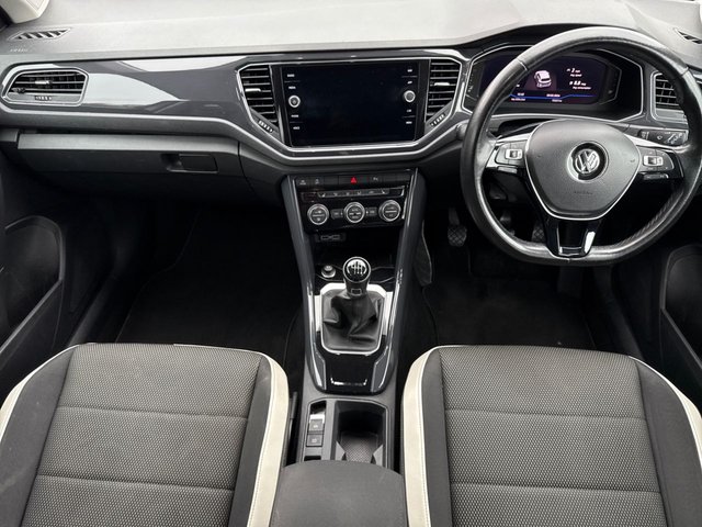 2019 VOLKSWAGEN T-ROC - Photo 9