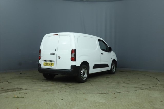 2021 Vauxhall Combo 1.5L Edition 4dr - Photo 2