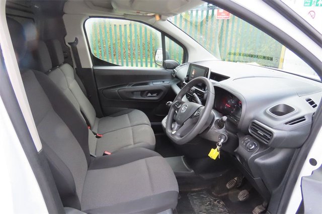 2021 Vauxhall Combo 1.5L Edition 4dr - Photo 9