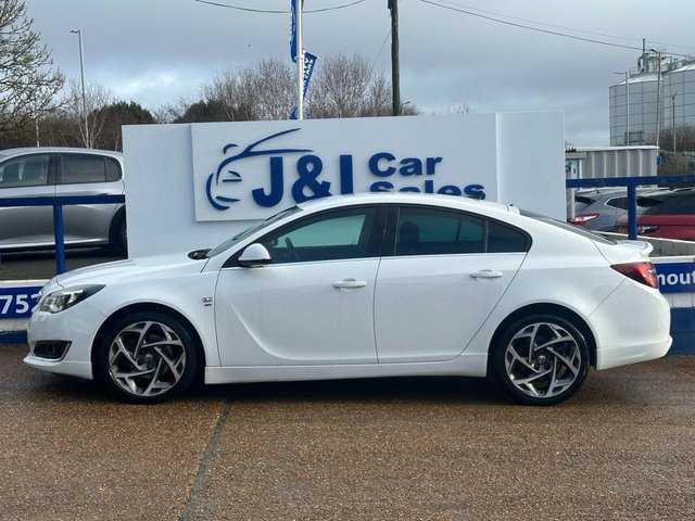 2015 VAUXHALL INSIGNIA 2.0 CDTi SRi VX Line Nav Hatchback 5dr Diesel Auto Euro 6 (170 ps) - Photo 4